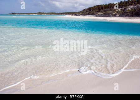 Eaux de cristal dans le parc de la mer et la terre Bahamanian Banque D'Images