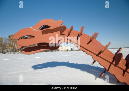 Des sculptures ornent les dinosaures Lake Monona en face de l'Inn on The Park Convention Center Madison WIsconsin Banque D'Images