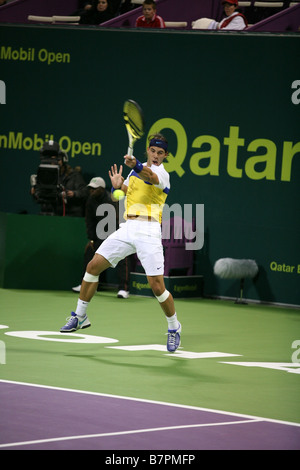 Rafael Nadal de l'Espagne le monde No 1 en action contre David Ferrer au Qatar ExxonMobil Open 82009 Januarl Banque D'Images