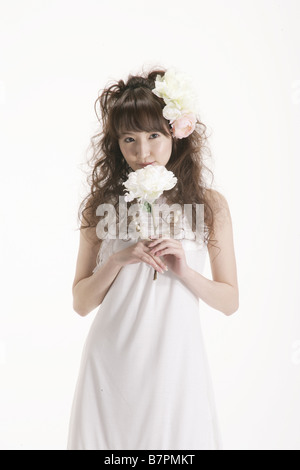 Une bride holding a bouquet Banque D'Images