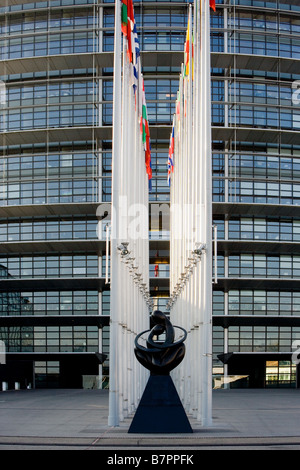 Statue devant le Parlement européen Banque D'Images