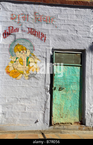 Peinture murale traditionnelle indienne à l'extérieur de maison dans les petites rues de la vieille ville de Jaisalmer Banque D'Images