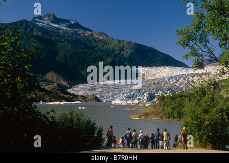 Affichage des visiteurs du Glacier de Mendenhall rive du lac Southeast Alaska Summer Forest Nat Tongass Banque D'Images