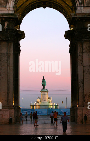 De la statue de D. Jose à Terreiro do Paço à travers l'Arc de Triomphe, à Lisbonne. Banque D'Images