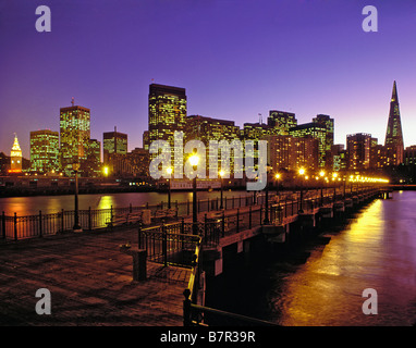 USA CALIFORNIA SAN FRANCISCO VILLE DE PIER 7 TRANSAMERICA PYRAMID BUILDING Banque D'Images