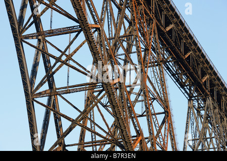 Solingen Müngstener Brücke über die Wupper nach Remscheid Höchste Eisenbahnbrücke Deutschlands 1893-1897 107 mètres hoch 465 Mete Banque D'Images