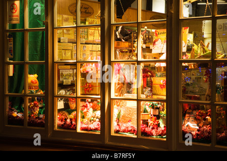 Affichage de Noël dans un Sweet Shop fenêtre dans le New York Shambles Yorkshir Banque D'Images