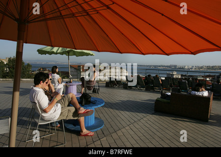 Cafe bar appelé La Terrasse (Terrasse O) bénéficiant d'une des plus belles vues de Lisbonne. Banque D'Images