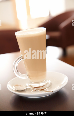 Café Latte dans verre Banque D'Images