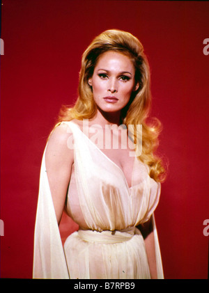 Elle Année : 1965 UK Ursula Andress Directeur : Robert Day Banque D'Images