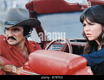 Cours apres moi sherif Smokey et le Bandit Année : 1977 USA Burt Reynolds, Sally Field Directrice : Hal Needham USA 1977 Banque D'Images