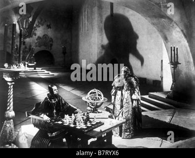 Ivan Groznyy Ivan le Terrible - Partie I Année : 1945 Réalisateur : Union soviétique Sergei M. Eisenstein Nikolai Cherkasov Banque D'Images