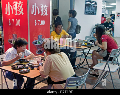 Restaurant de poissons chinois Chinatown Singapore Food Street Night Market Center Banque D'Images