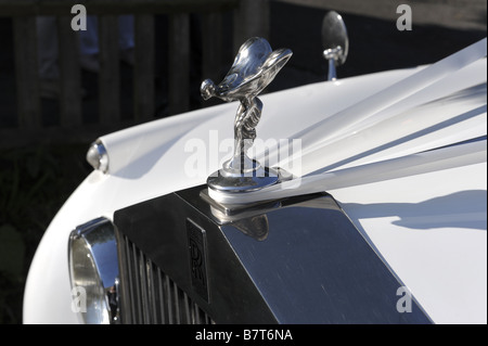 La mascotte de capot Spirit of Ecstasy devant la voiture Rolls Royce, gros plan Banque D'Images