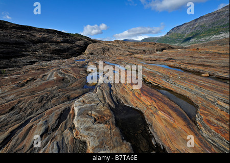 Des formations de roche sculpté de glace sous le glacier Svartisen Svartisdalen la Norvège Banque D'Images