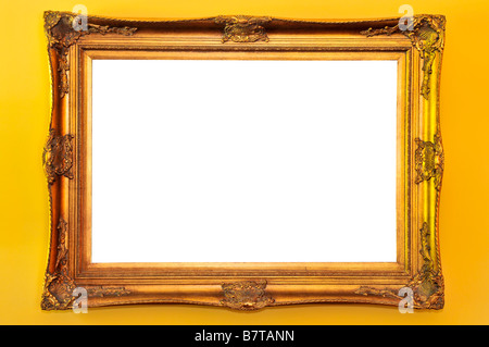 Cadre photo or vide sur mur jaune Banque D'Images