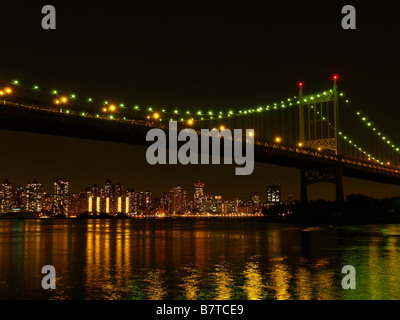 Robert F. Kennedy (Triboro Bridge) dans le Queens, New York City at night. Banque D'Images