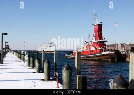 Remorqueur et de passagers, Port Jefferson Harbor, Long Island, New York Banque D'Images