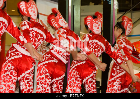 Les danseurs chinois le Nouvel An chinois à montrer à Bangkok Banque D'Images