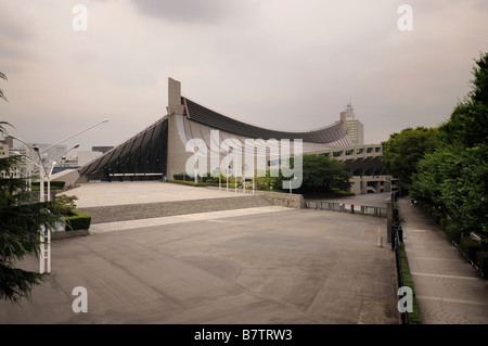 Gymnase National de Yoyogi. Conçu par Kenzo Tange et construit entre 1961 - 1964. Parc Yoyogi. Shibuya. Tokyo. Le Japon Banque D'Images