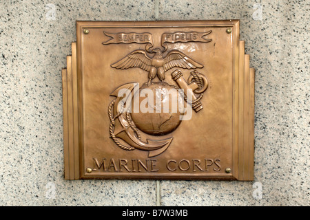 US Marines insigne officiel du mémorial de guerre des anciens combattants de mur dans la Civic Center Mall de Toledo en Ohio Banque D'Images