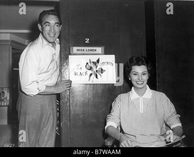 L'Orchidée noire Année : 1958 USA Sophia Loren, Anthony Quinn sur le tournage de la série Réalisateur : Martin Ritt Banque D'Images