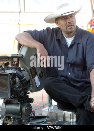 Clark Johnson Clark Johnson Clark Johnson sur le tournage sur le tournage du film 'S.W.A.T.', SWAT Année : 2003 USA Réalisateur : Clark Johnson Banque D'Images