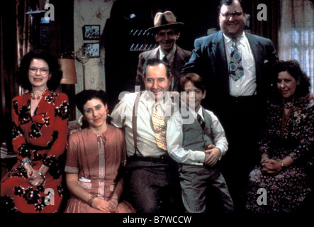 Radio Days Année : 1987 USA Réalisateur : Woody Allen Dianne Wiest, Julie Kavner, Michael Tucker, Seth Green, Josh Mostel, Renée Lippin Banque D'Images