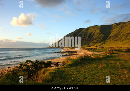 La Baie de Yokohama (Keawaula) Plage, à la fin de la route sur Oahu, côté ouest. New York USA Banque D'Images