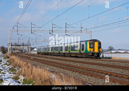 London Midland 350 121 passe Dordon Tamworth avec 1133 Crewe London Euston service sur 03 02 09 Banque D'Images