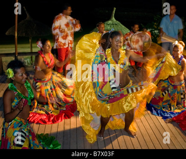 Danseur traditionnel Sega dans Hôtel Veranda Troux aux Biches Ile Maurice Afrique du Sud Banque D'Images