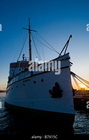 CSS Acadia au lever du soleil dans le port de Halifax, Nouvelle-Écosse, Canada. Banque D'Images