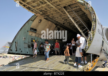 La partie avant du C-5 Galaxy Ouverture des remontées mécaniques Banque D'Images