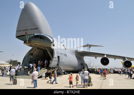 La partie avant du C-5 Galaxy Ouverture des remontées mécaniques Banque D'Images