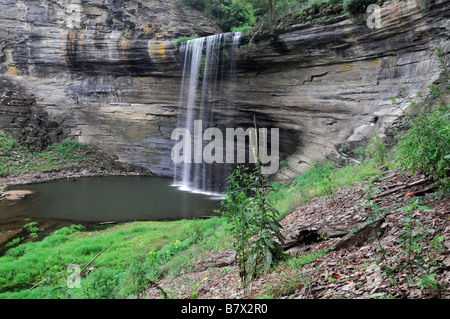 Indian creek formant cascade connue sous le nom de chutes 76 clinton county illinois tomber dans le lac Cumberland Banque D'Images