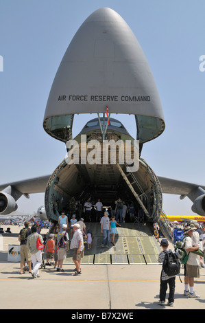 La partie avant du C-5 Galaxy Ouverture des remontées mécaniques Banque D'Images