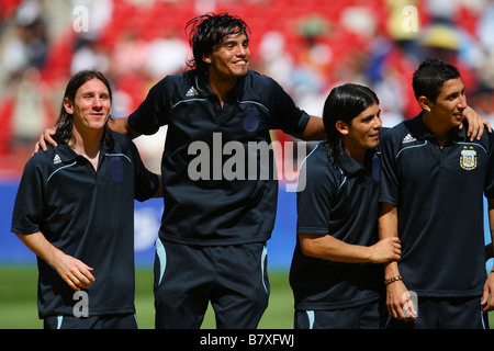 Lionel Messi ARG 23 AOÛT 2008 Jeux Olympiques de Beijing 2008 de football Lionel Messi célèbre remportant une médaille d'or lors de la cérémonie de remise des médailles à Mens Foot National Stadium d'oiseaux nichent à Beijing Chine Photo de Daiju Kitamura AFLO SPORT 1045 Banque D'Images