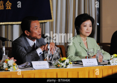 L À R, Taro Aso, Yuriko Koike 19 Septembre 2008 Actualités candidats pour le PADL président participera à une conférence de presse au ministère des Corre Banque D'Images