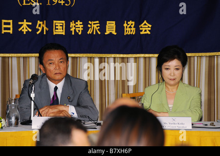 L À R, Taro Aso, Yuriko Koike 19 Septembre 2008 Actualités candidats pour le PADL président participera à une conférence de presse au ministère des Corre Banque D'Images