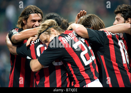 L'AC Milan le 28 septembre 2008 Groupe de l'équipe de football de l'AC Milan Ronaldinho célèbre son but au cours de la Serie A italienne quot quot match entre l'AC Milan et l'Inter Milan au stade San Siro à Milan Italie Photo par Enrico Calderoni AFLO SPORT 0391 Banque D'Images