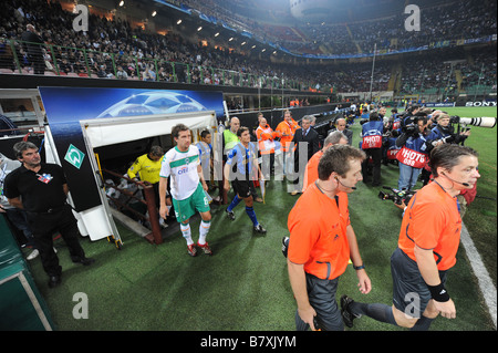 Joueurs sur le terrain le 1 octobre 2008 Football Ligue des Champions Groupe B premier match aller entre l'Inter Milan et le Werder Brême au stade San Siro à Milan Italie Photo par Enrico Calderoni AFLO SPORT 0391 Banque D'Images