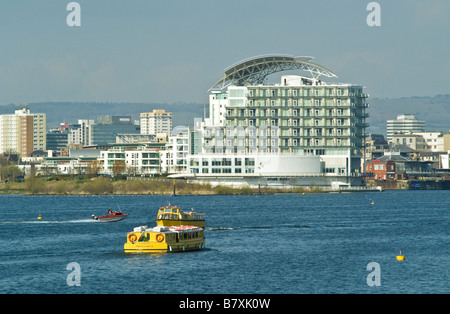 Cardiff Bay montrant à St Davids Hotel Galles Banque D'Images