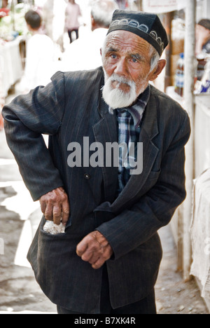 Les gens dans le marché kirghize Kirghizistan SST Banque D'Images