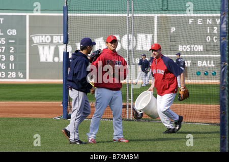 Rayons Akinori Iwamura Daisuke Matsuzaka rouge Sox 13 OCTOBRE 2008 MLB MLB Américain Ligue Championnat Série ALCS Jeu 3 entre les Red Sox de Boston et les Rays de Tampa Bay au Fenway Park à Boston Massachusetts USA Photo de Thomas Anderson AFLO 0903 JOURNAL JAPONAIS OUT Banque D'Images