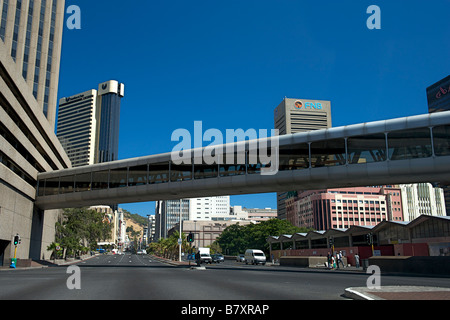 Le Strand Street passerelle pour piétons menant à la gare de Cape Town Afrique du Sud. Banque D'Images