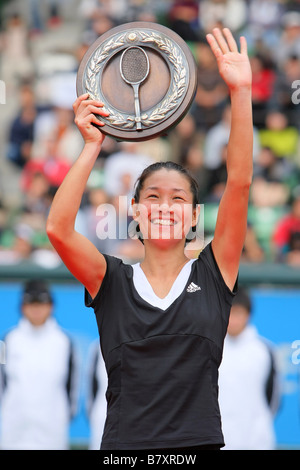 Kimiko Date Krumm JPN 15 NOVEMBRE 2008 Tennis elle célèbre la victoire de gain au cours de l'NIKKE Tous les Championnats de Tennis Japon Womens 83e cérémonie de remise de la médaille unique au Colisée Ariake à Tokyo Japon Photo de Yusuke Nakanishi AFLO SPORT 1090 Banque D'Images