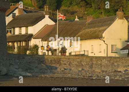 Lynmouth sur la côte nord du Devon au lever du soleil Banque D'Images