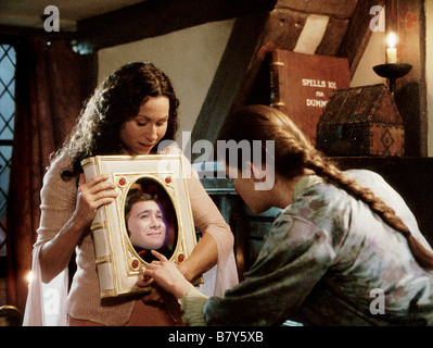 Ella Enchanted Année : 2004 USA, Royaume-Uni, Irlande Minnie Driver, Anne Hathaway Réalisateur : Tommy O'Haver Banque D'Images