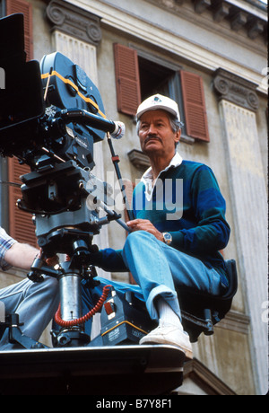 Roger Corman Roger Corman Roger Corman sur le tournage sur le tournage du film 'Résurrection de frankeinstein', 'Frankenstein Unbound' USA Année : 1990 Réalisateur : Roger Corman Banque D'Images