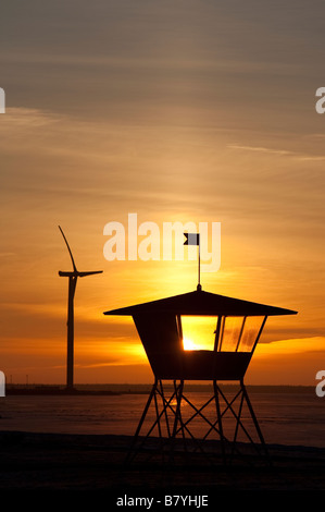 Moulin à vent et du sauveteur en mer watchtower , Finlande Banque D'Images